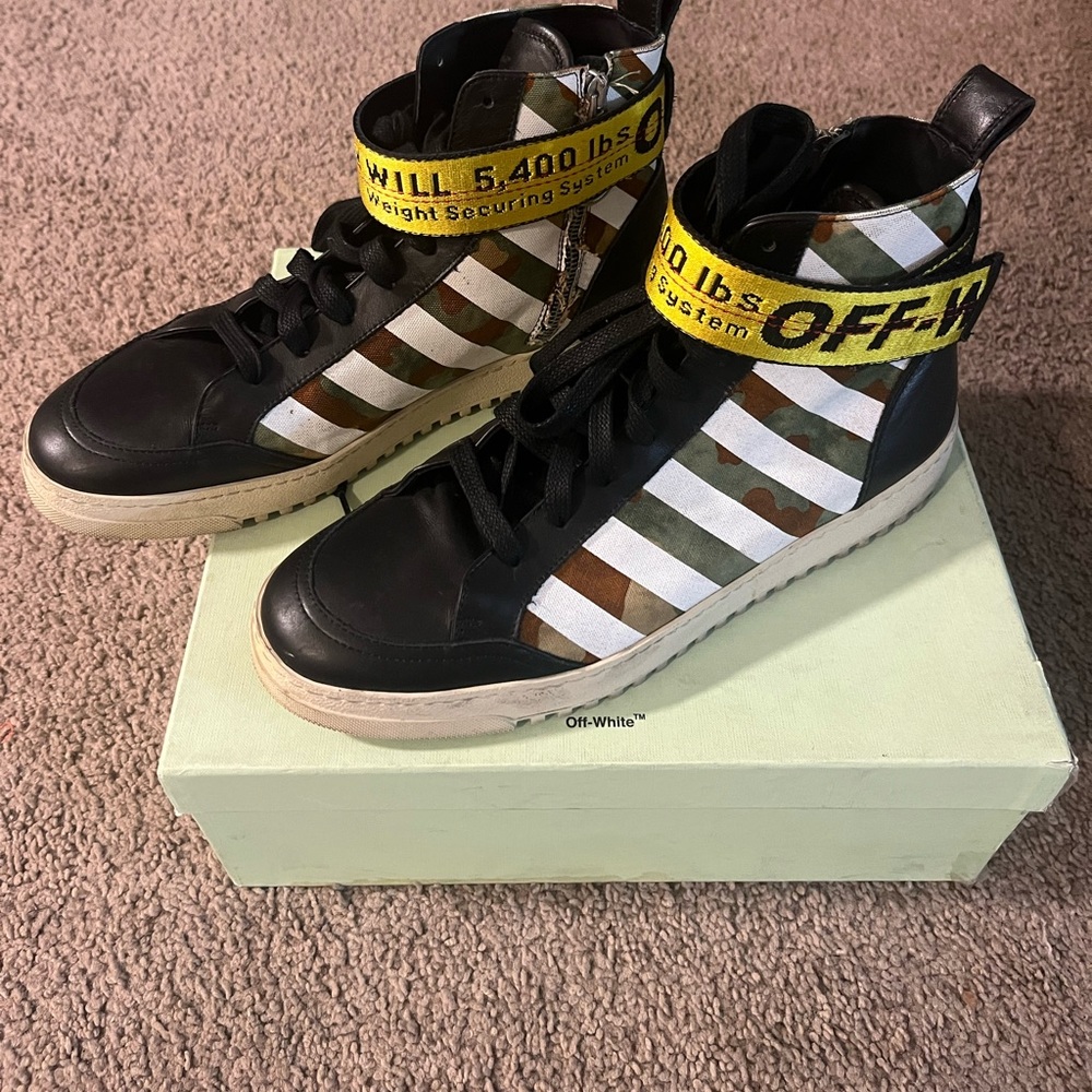 Off White High-Top Sneaker